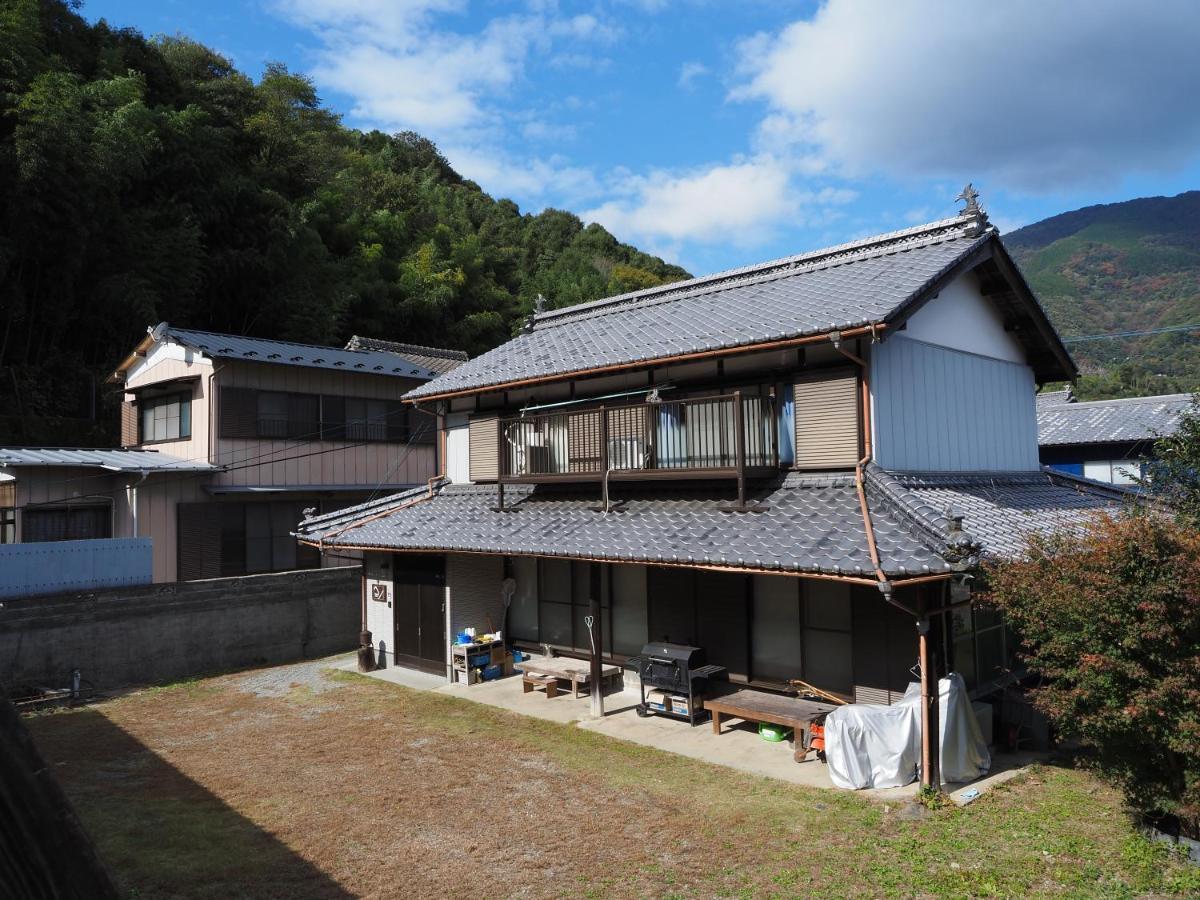 四国旅行のhub拠点 古民家ゲストハウス Heso Camp Miyoshi  Εξωτερικό φωτογραφία